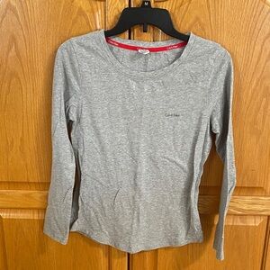 Calvin Klein Heather Gray Long Sleeve Tee. Size small